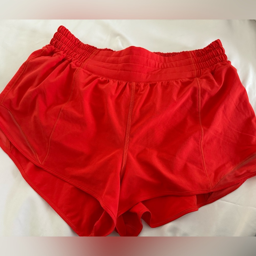 Lululemon Hotty-Hot HR short 2’5 Raspberry cream shorts